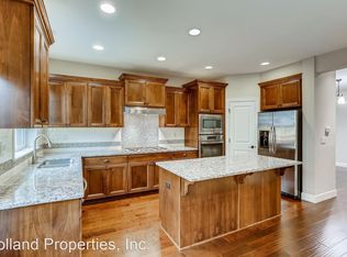 16979 NW Reuben Ln, Portland, OR 97229