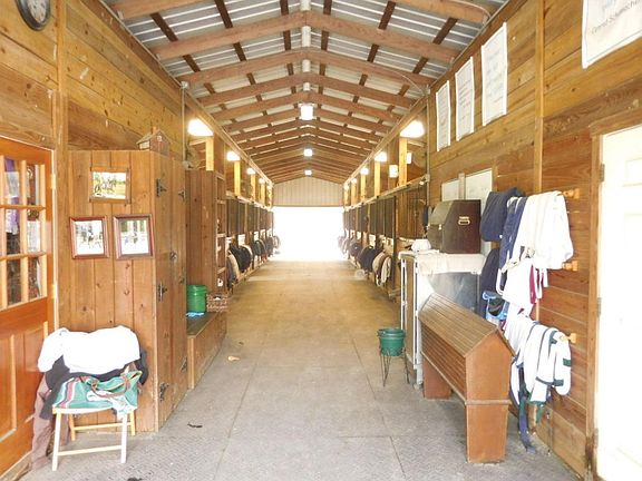 10-Stall Barn