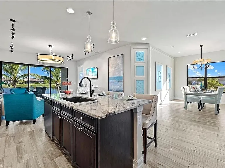 8150 Venetian Pointe Dr — Photo 8