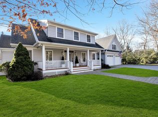 11 Wooded Ln, Hampton Bays, NY 11946