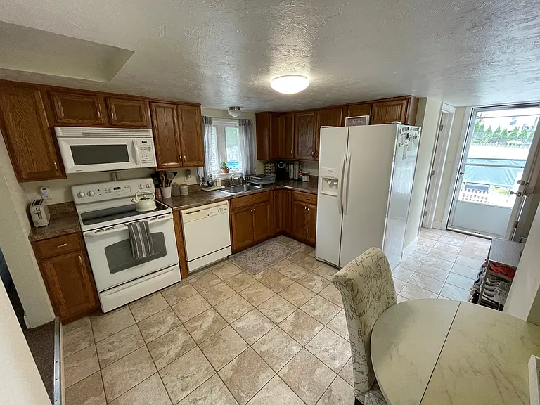 11-13 Porter St #2L — Photo 6