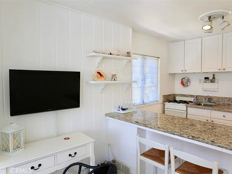 460 Saint Anns Dr — Photo 9