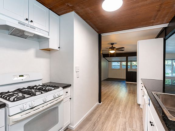 5th image of 28805 Spruce Rd #2A