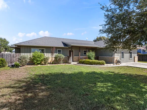 193 County Road 271, Rio Medina, TX 78066