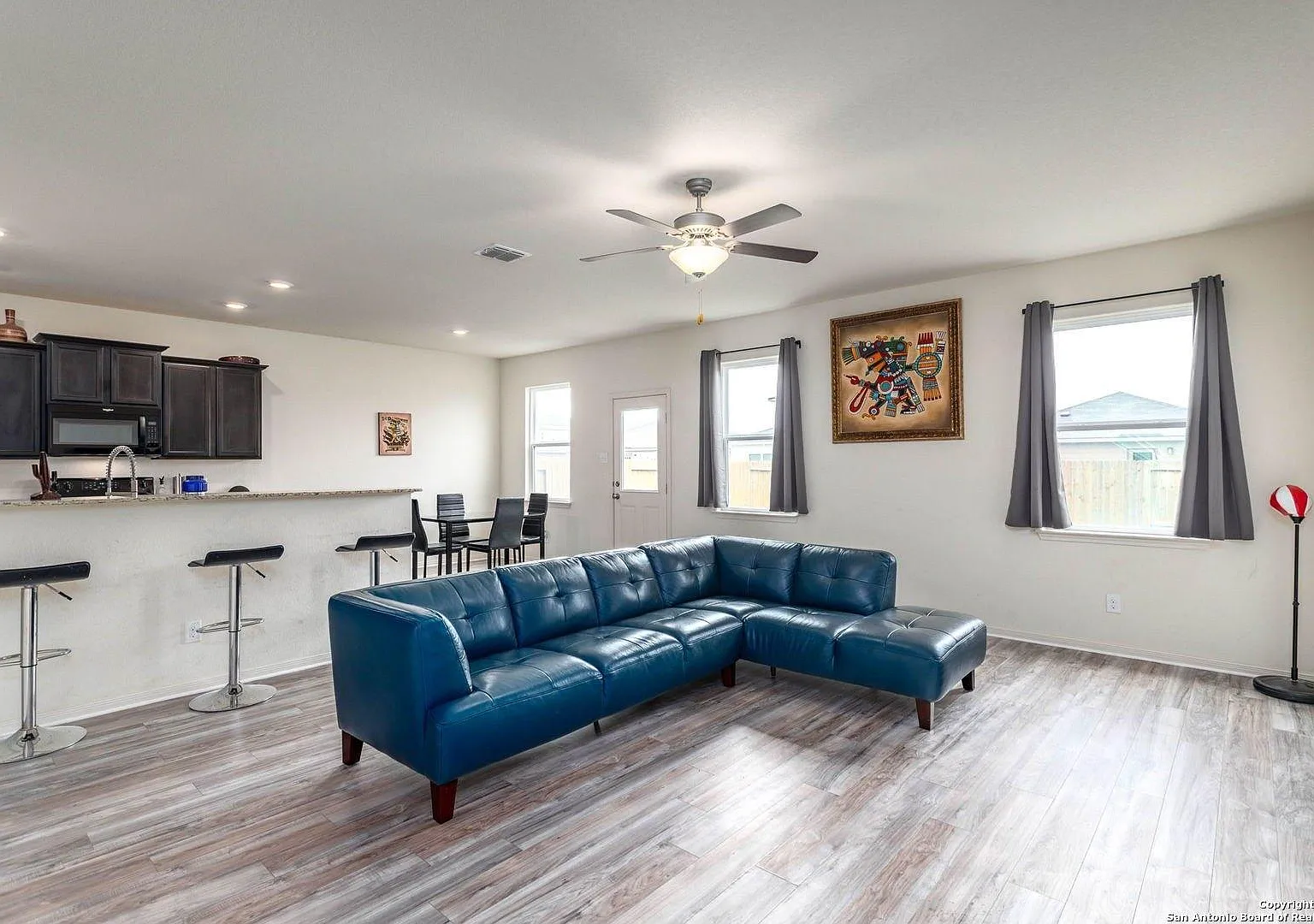 3 bed, 2.5 bath, 1920 sqft, $1,899 — Photo 3
