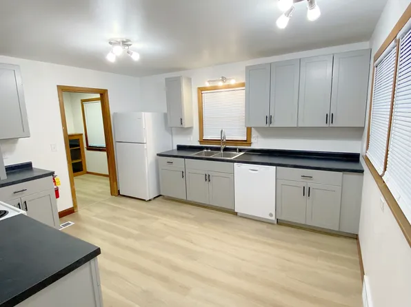 8009 University Ave, Cedar Falls, IA 50613