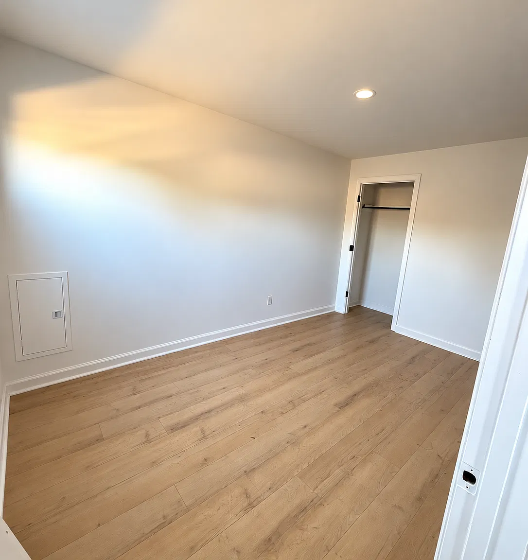 3 bed, 1.0 bath, 980 sqft, $2,950 — Photo 3