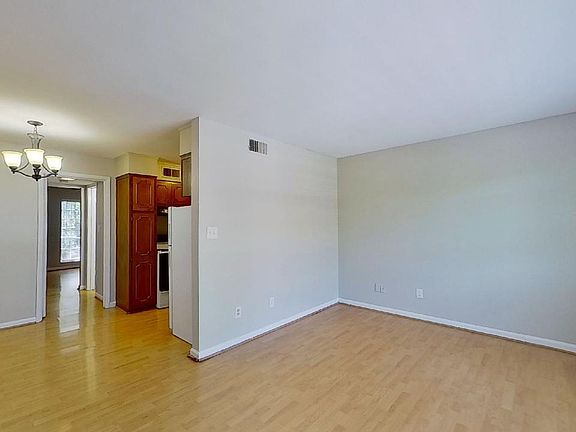 3rd image of 2964 Rhodes Cir #1