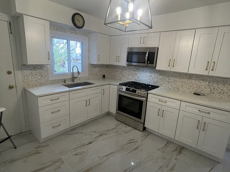 737 Linden Ave — Photo 2