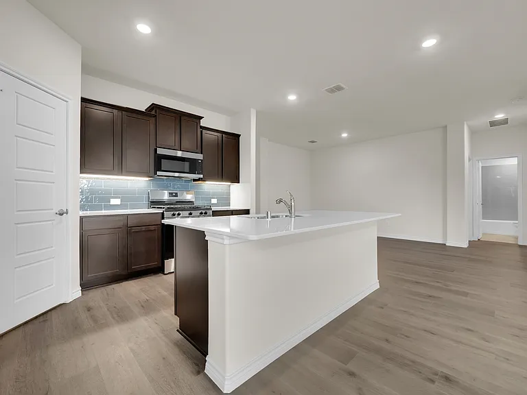 2044 Hearn Dr — Photo 10
