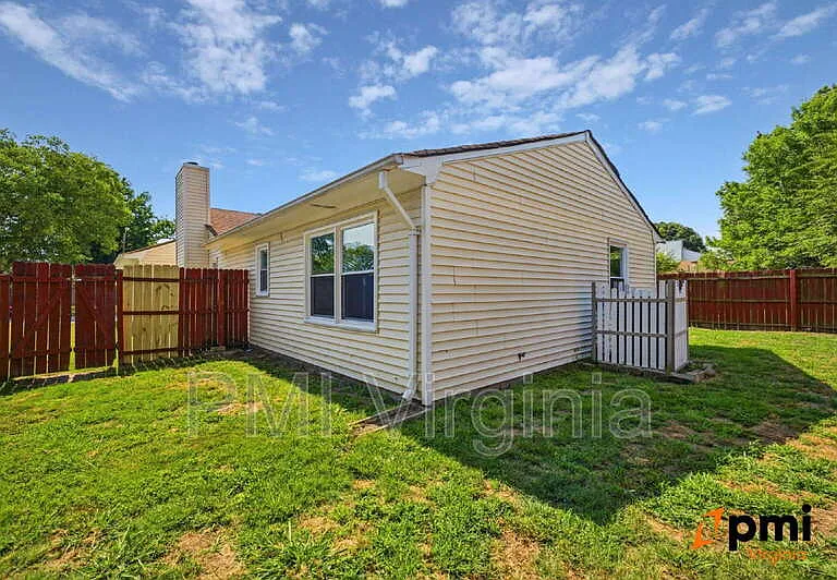 1701 Darrow St — Photo 28
