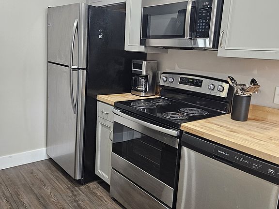 3rd image of 1 Carpenter St