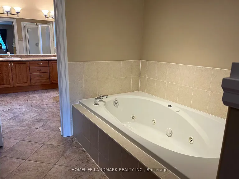579 Violet St — Photo 10