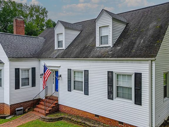 2nd image of 129 W Academy Ln