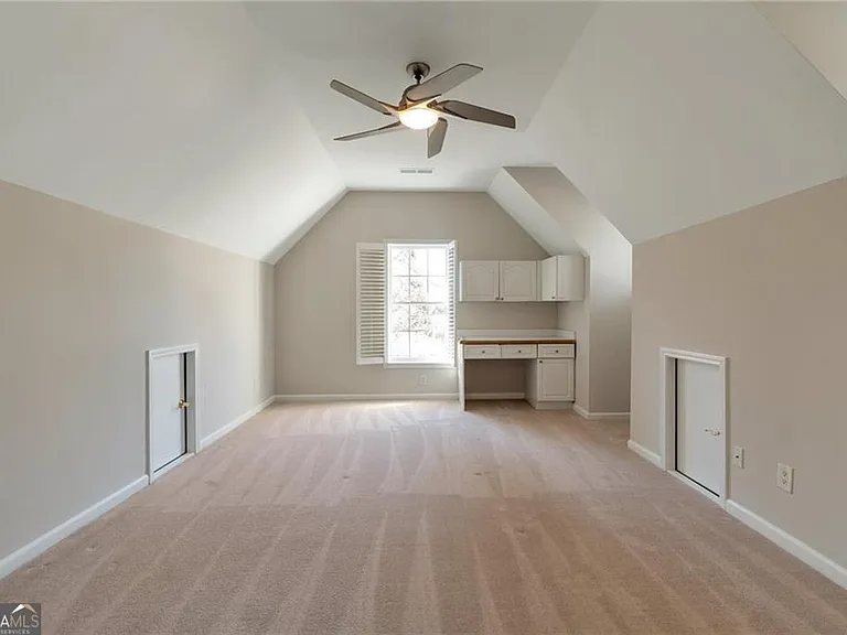 115 Wolf Willow Ct — Photo 32