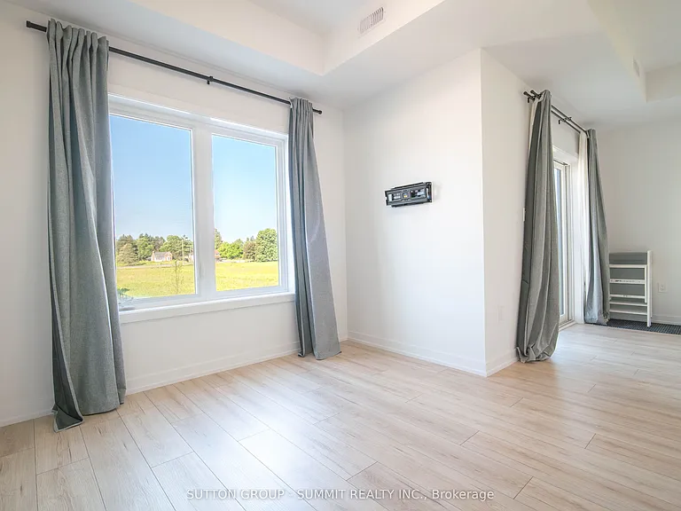 940 Saint David St N #3 — Photo 11