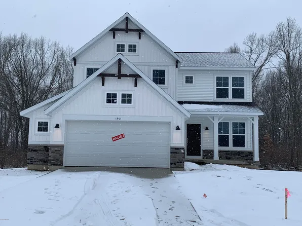 1361 Remington Dr, Lowell, MI 49331