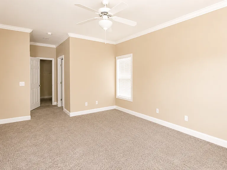 112 Saint James Pl — Photo 22