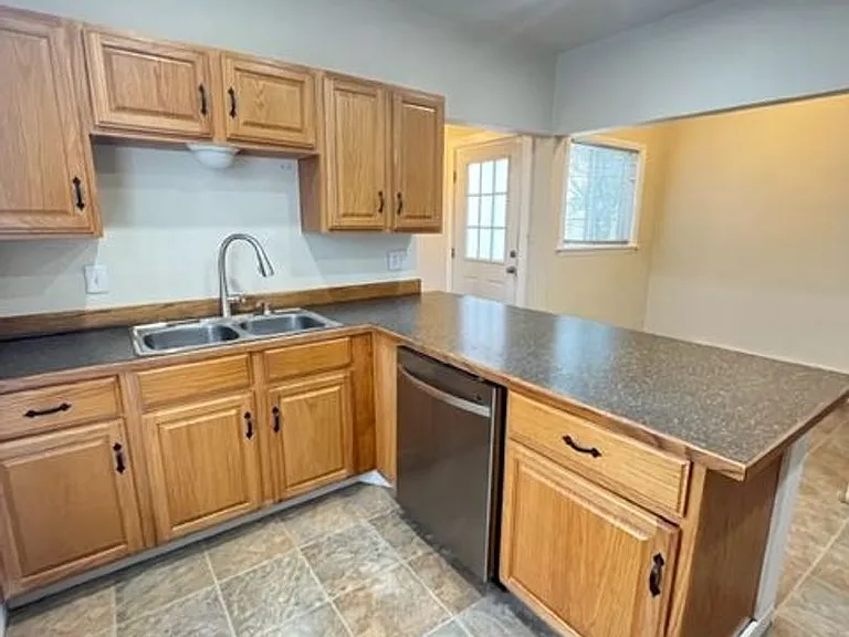 2211 Walnut St — Photo 16