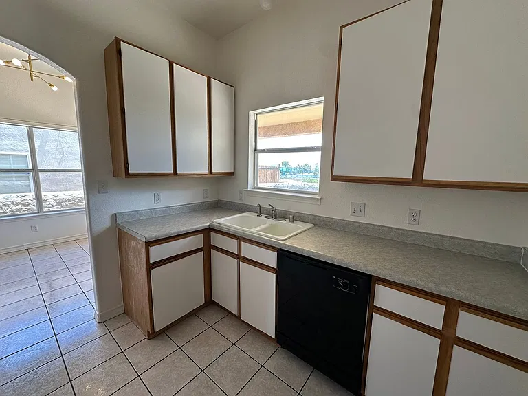 3503 Northpointe Dr — Photo 15