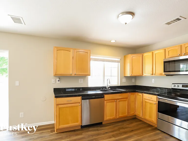 5047 Orleans Ct — Photo 8