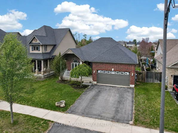 60 Brownley Ln, Essa, ON L3W 0P9