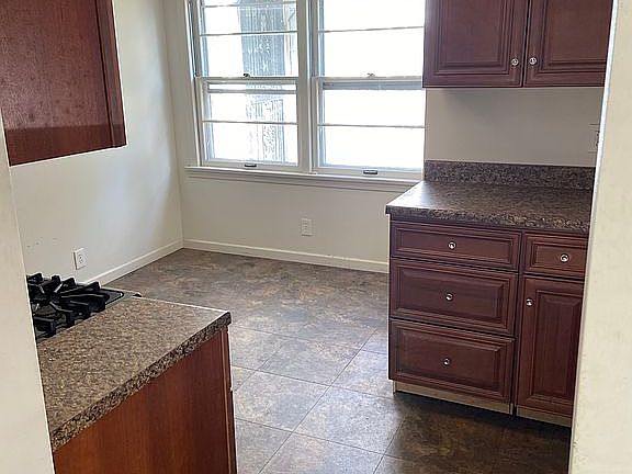 4th image of 191 Woodhill Dr