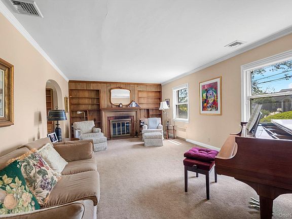 2nd image of 11 Garden Drive