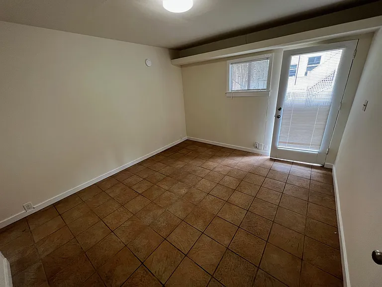 1911B Berkeley Way — Photo 5