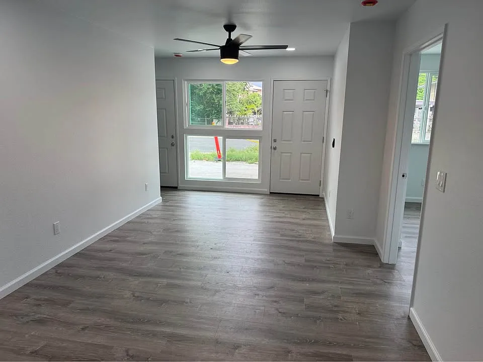 2141 N School St — Photo 3