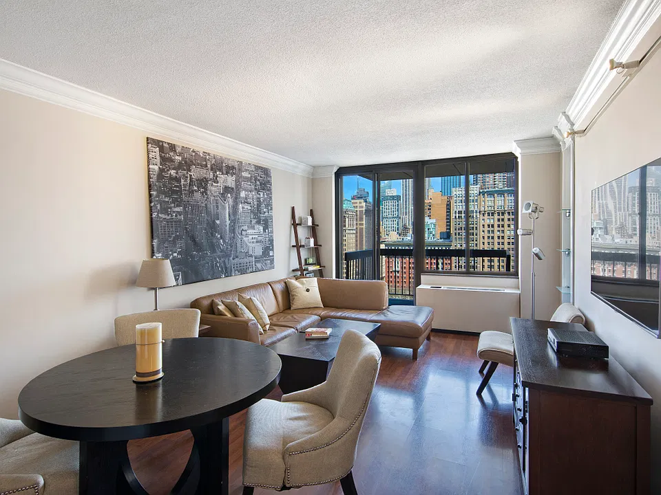 5 E 22nd St #21M