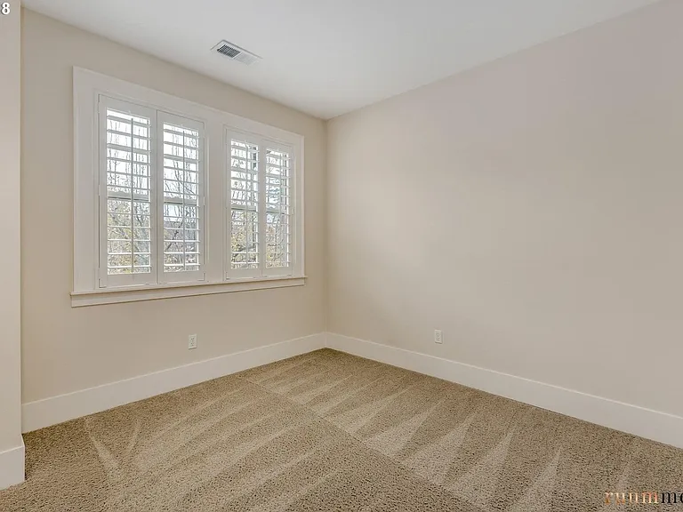 658 SW Rustica Ter — Photo 10