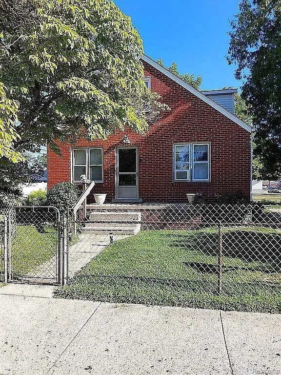 18 W Harry Ave photo 1