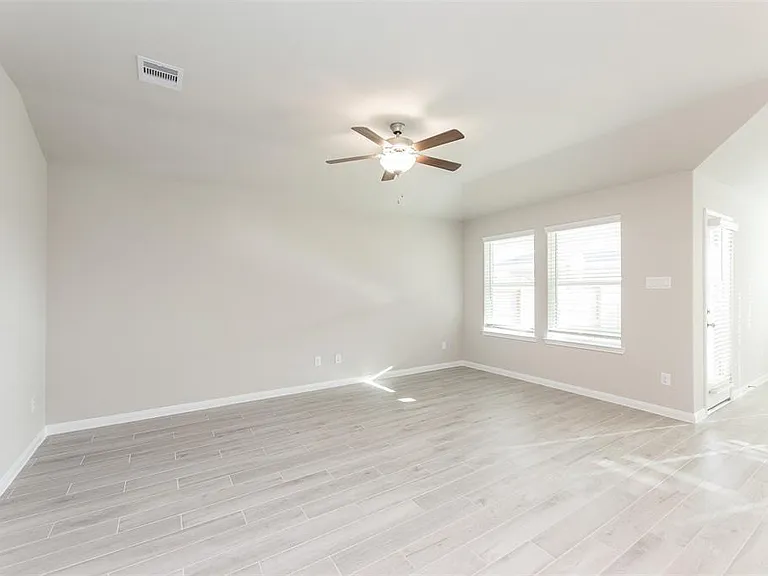 7214 Toluca Dr — Photo 8