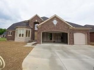 22576 Timbercrest Dr, Macomb, MI 48044