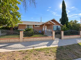 10544 Woodman Ave, Mission Hills, CA