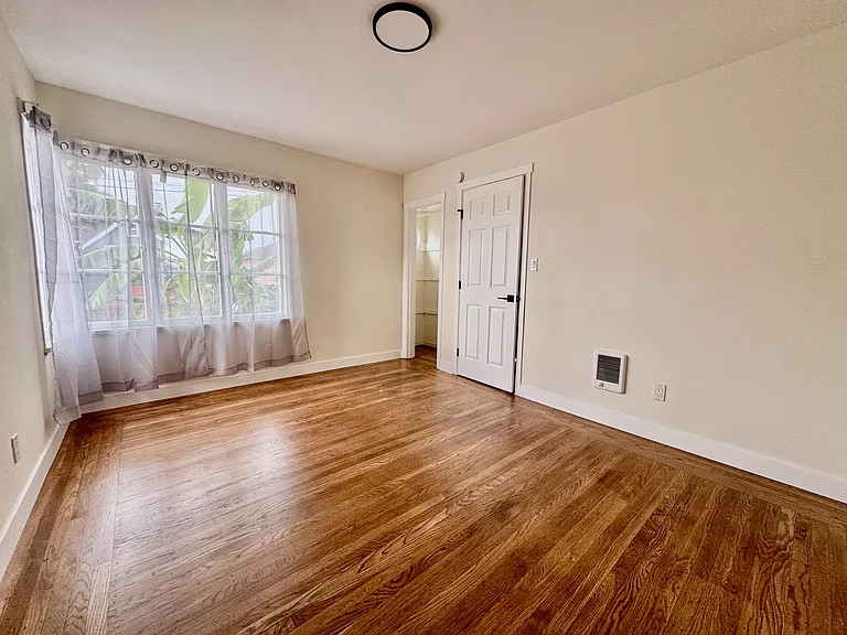 2534 74th Ave — Photo 8
