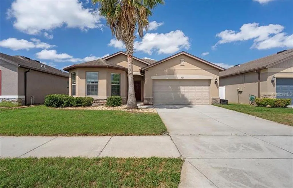 3 bed, 2.0 bath, 1700 sqft, $2,000 — Photo 1