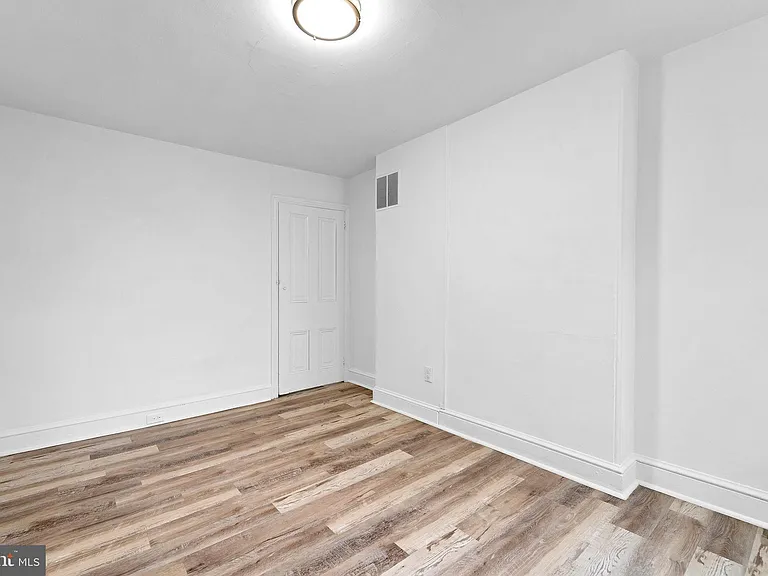 28 W Airy St — Photo 21