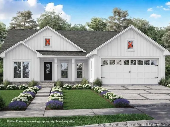 135 Barberry Rd, Raeford, NC 28376