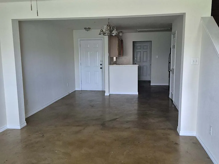 4004 Cambridge Dr #D — Photo 5