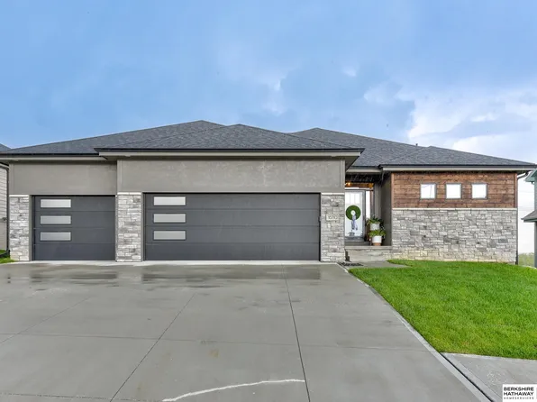 16710 Mormon St, Bennington, NE 68007