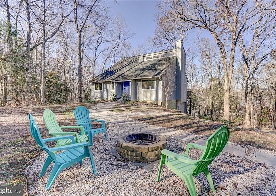 1st image of 361 Hemlock Ln