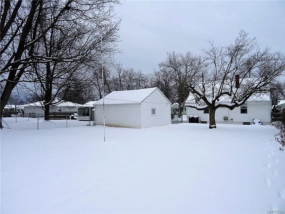 5th image of 41 Bellinger Dr