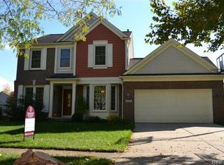 2695 Brentwood Dr, Lake Orion, MI 48360