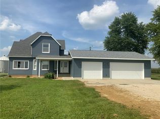 2983 E 800 North Rd, Strasburg, IL 62465