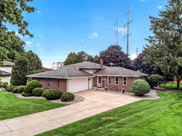 8832 Jefferson Ct, Munster, IN 46321