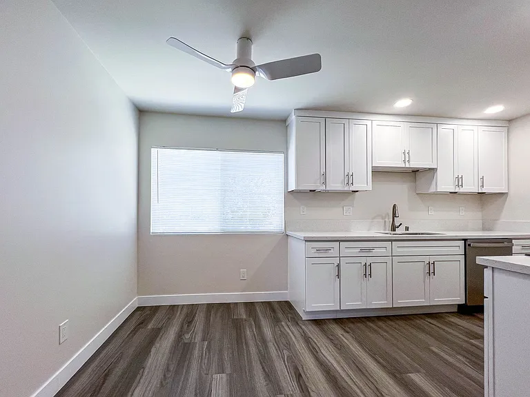6535 Pickering Ave — Photo 15