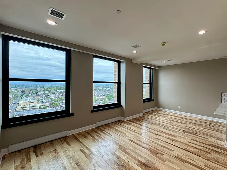 2 N 9th St #1902 — Photo 3