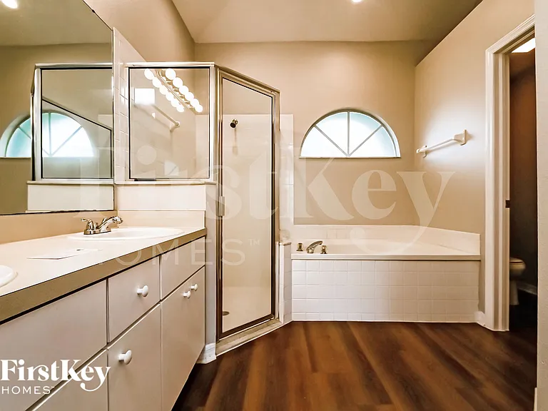 4413 Winding River Dr — Photo 10